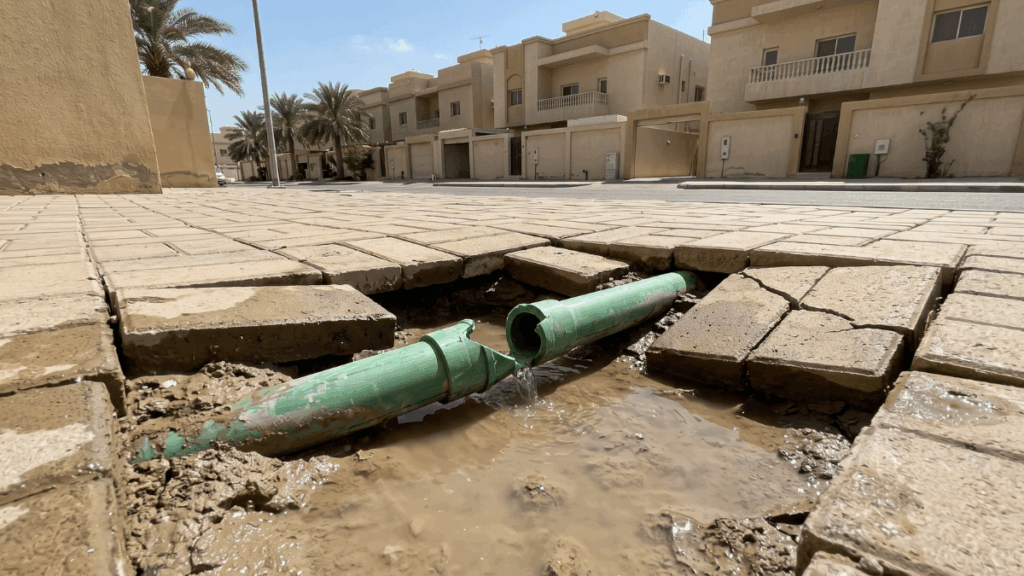 شبح هبوط الأرضيات وانفصال غراء الأنابيب الأزمات الصامتة التي تهدد استقرار أحياء الدمام المتوسطة